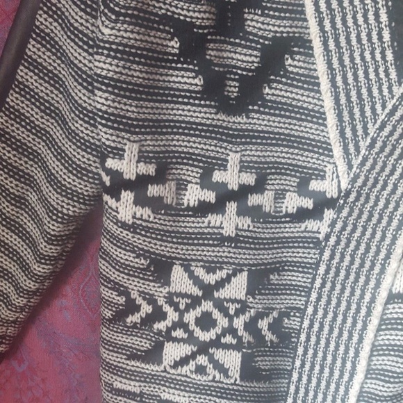 Thick Knit Black White Patterned Striped Winter Cardigan Sweater Jacket - Picture 3 of 9